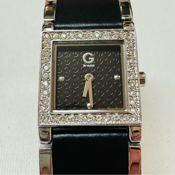 G Guess Logo Dial Women's Silver Black Dial Crystals Bracelet Watch G79006L1 - Picture 2 of 11